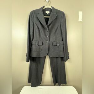Loft pant suit blazer size 6, pant size 8p dark gray heather pockets collared